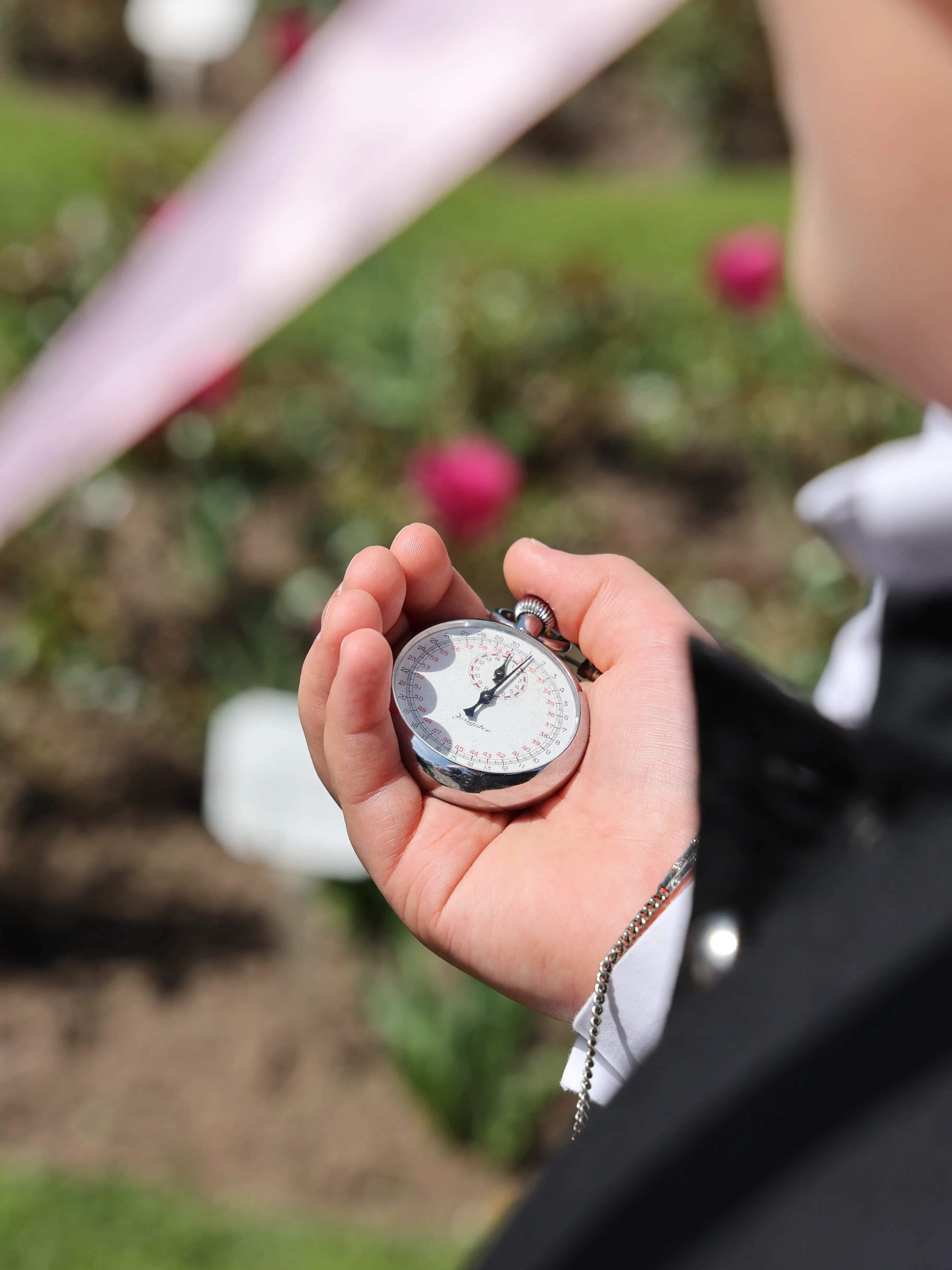 Taschenuhr in der Hand