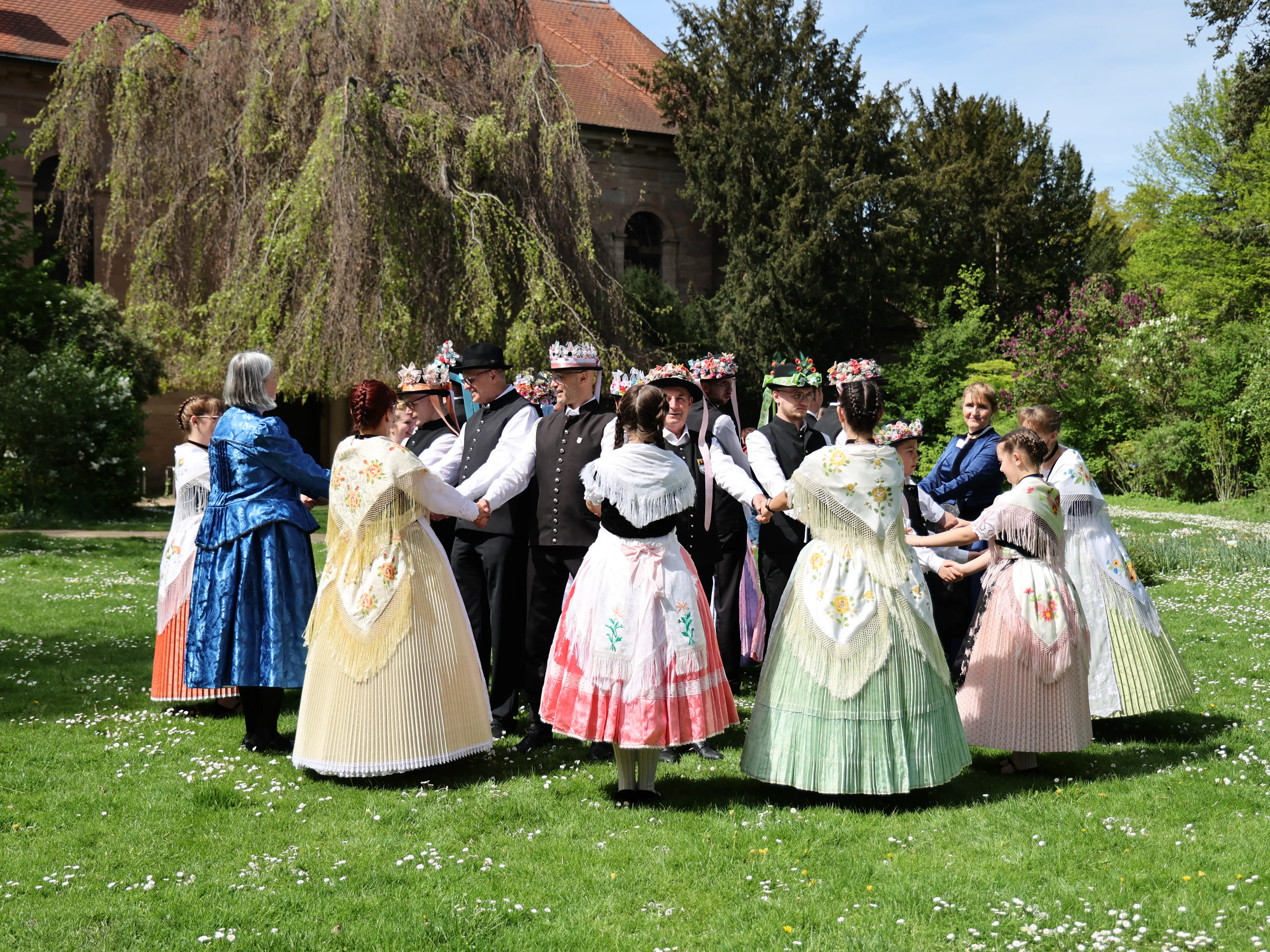 Tanzkreis im Park